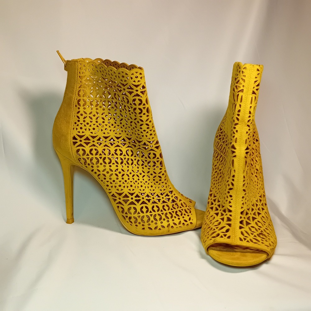 ALDO Yellow Suede Laser Cutout Peep Toe Stiletto Heel Bootie Ankle Boot 8.5 READ - Picture 2 of 16